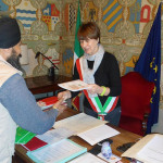 La crisi del lavoro contro i permessi di soggiorno e la cittadinanza italiana agli immigrati