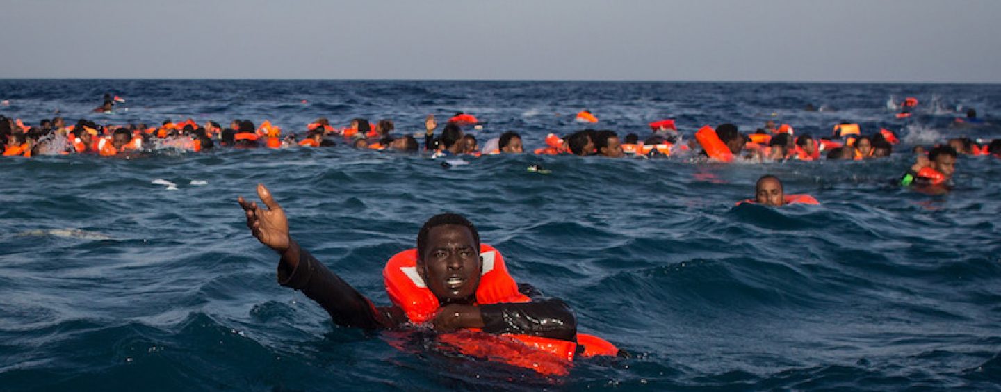 Causa e soluzione al naufragio in mare strage immigrati e migranti senza visto d'ingresso nel mediterraneo in Libia e in Italia
