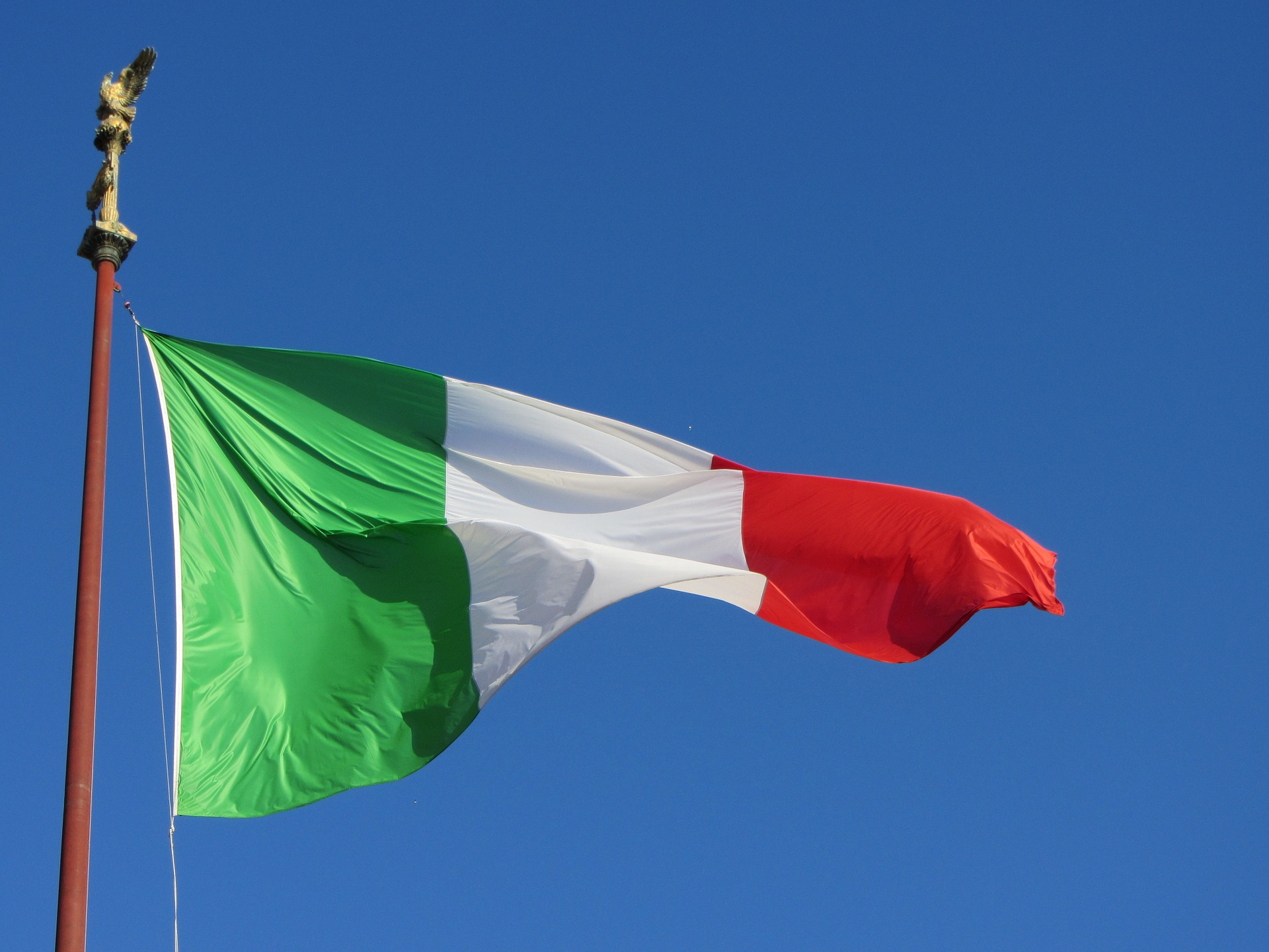 Permesso di soggiorno ex art. 31 e Cittadinanza italiana bandiera e decreto flussi