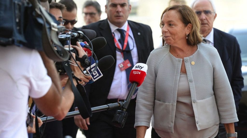 Regolarizzazione immigrati senza permesso di soggiorno. Nuova risposta della Ministra Luciana Lamorgese