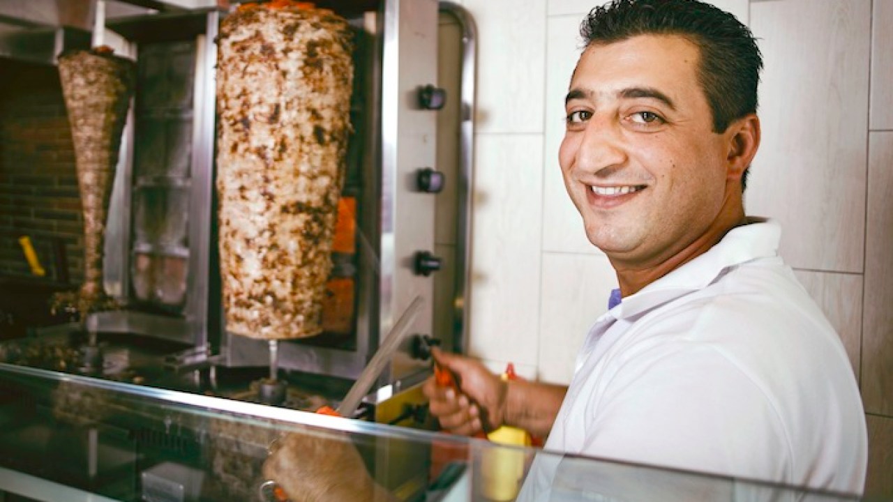 Imprenditore kebab: permesso di soggiorno per lavoro autonomo nel decreto flussi 2020
