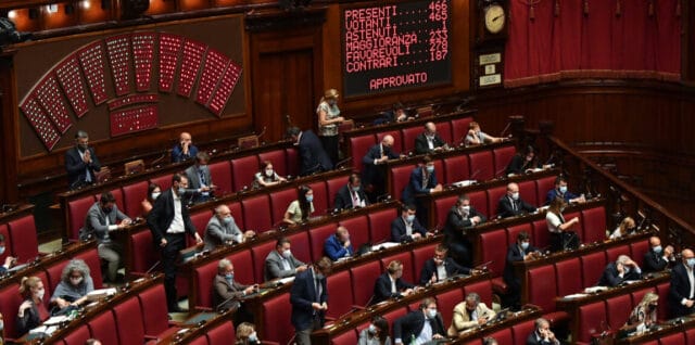 Il nuovo decreto legge sull'immigrazione approvato dal senato per modificare i decreti sicurezza di Matteo Salvini