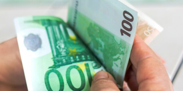 Bonus 200 euro non prorogato nel nuovo decreto aiuti bis per i lavoratori, pensionati e disoccupati.