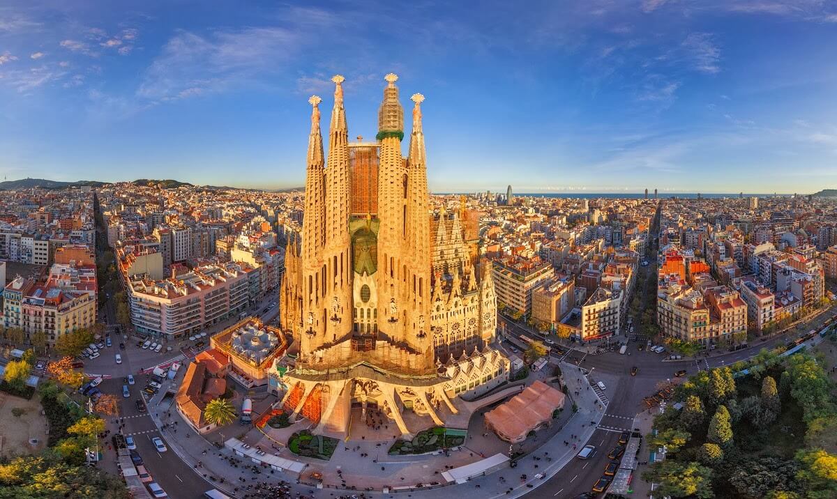 3 luoghi o cose da visitare Barcellona e viaggiare in Spagna con il permesso di soggiorno rilasciato in Italia