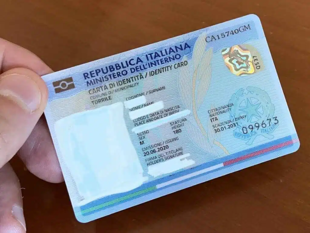Differenza tra la carta di identità per cittadini italiani e quella per stranieri con il permesso di soggiorno in Italia: dove è possibile viaggiare - carta d'identità cartacea diventa elettronica

