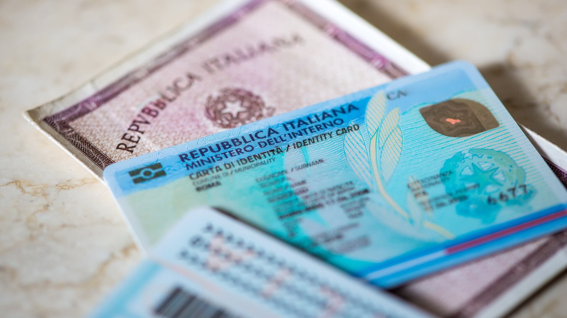 La carta di identità italiana - formato cartaceo e formato elettronico
