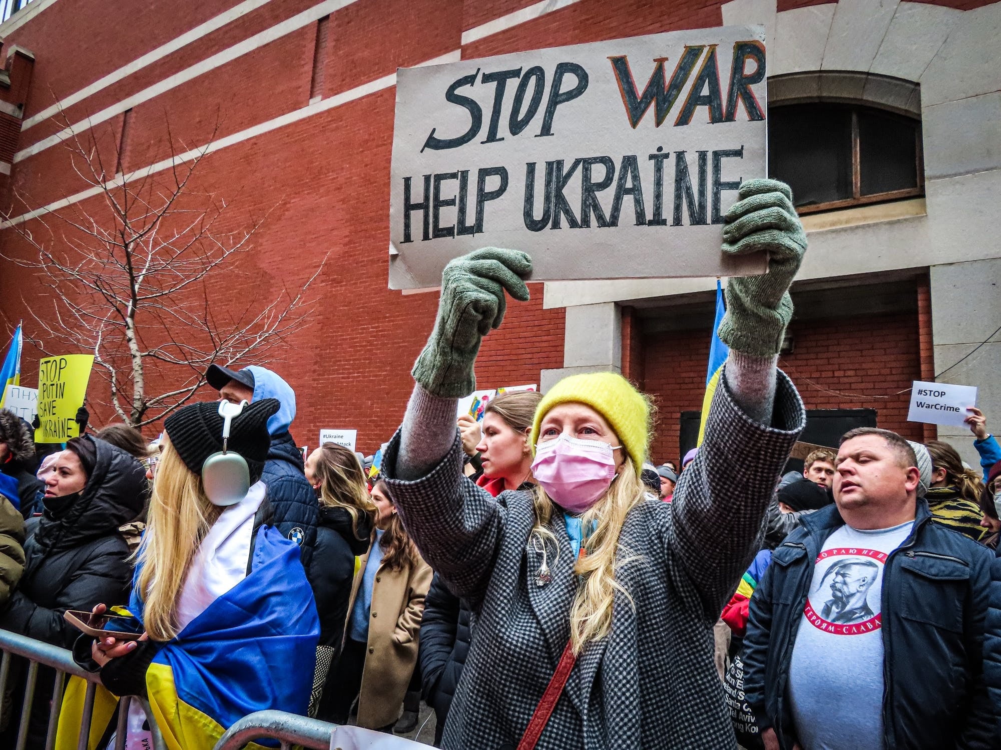 Stop war - help Ukraine - proroga protezione temporanea ai cittadini ucraini rifugiati in Europa e in Italia