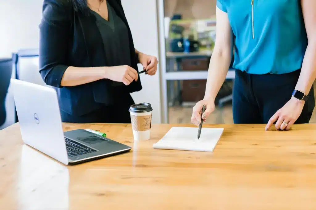 Firmare contratto di lavoro per ottenere il permesso di soggiorno per motivo di lavoro subordinato