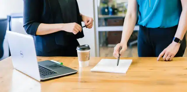 Firmare contratto di lavoro per ottenere il permesso di soggiorno per motivo di lavoro subordinato