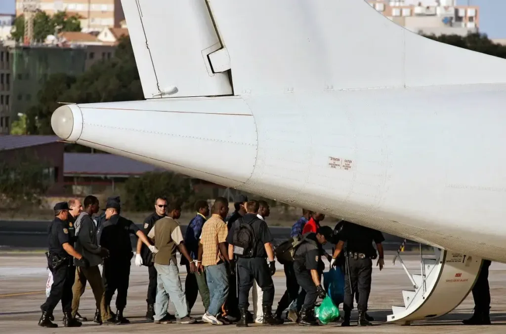 Rimpatrio migranti irregolari e differenza tra espulsione e rimpatrio volontario assistiti di chi è senza regolare permeso di soggiorno