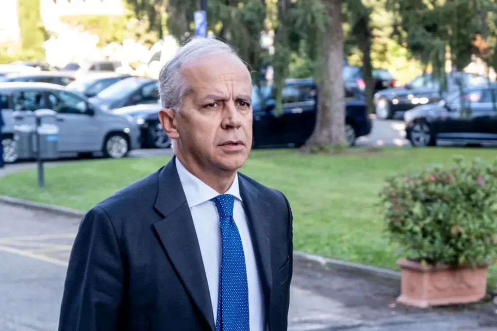 Espulsione di Matteo Piantedosi dalla Libia a Bengasi entrato senza permesso o autorizzazione di entrare