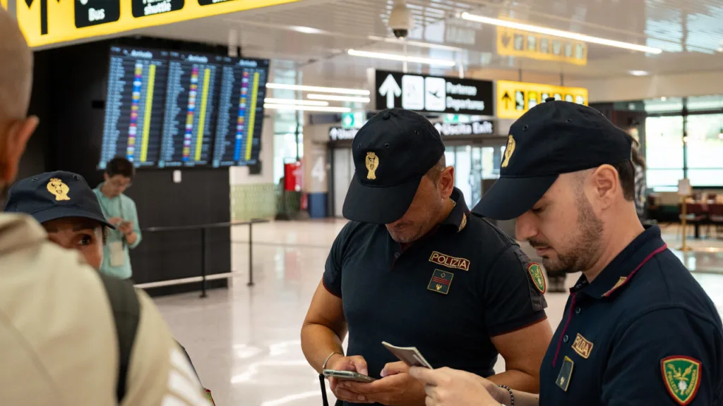 Controlli in seguito a Stop Schengen controlli a Fiumicino, Malpensa e Linate su tutte le rotte in atterraggio dalla Spagna